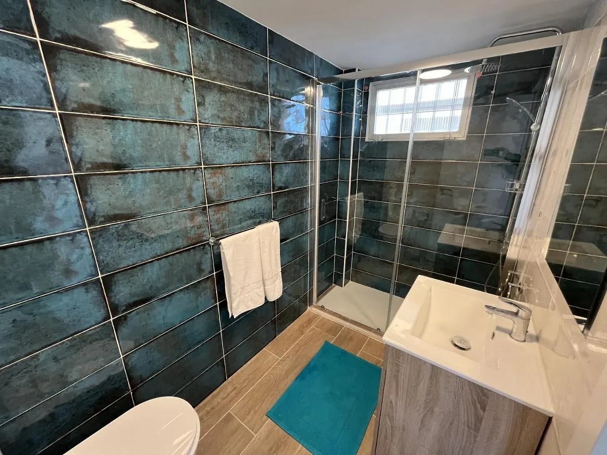 Tar11D: Sea View Studio with Smart TV in City Center Torremolinos Apartment